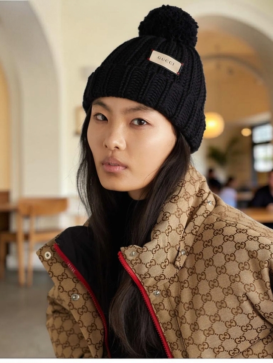 Gucci Accessories - Gucci Black Ribbed Knit Pom-Pom Hat with Logo Patch With COA